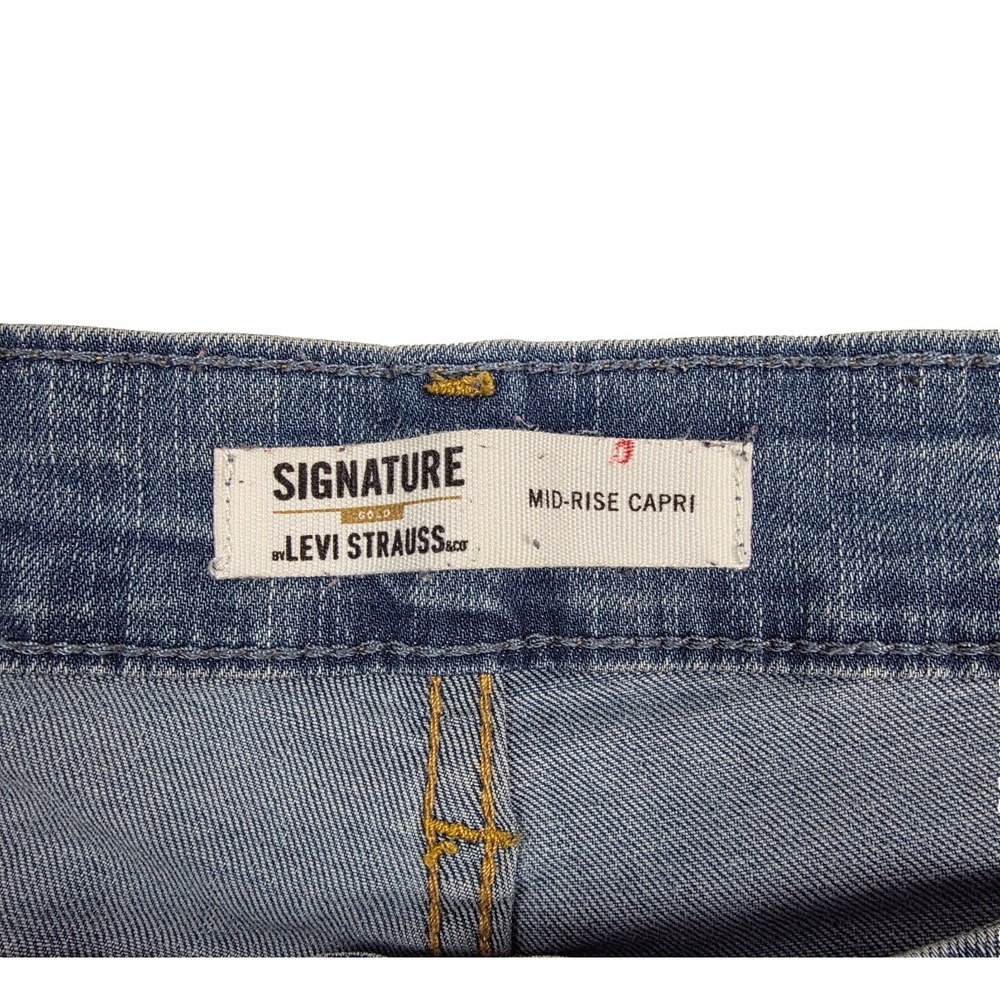 Signature by Levi Jeans Women 18 W34 Blue Denim Capri Mid-Rise Stretch Faded - Picture 4 of 10